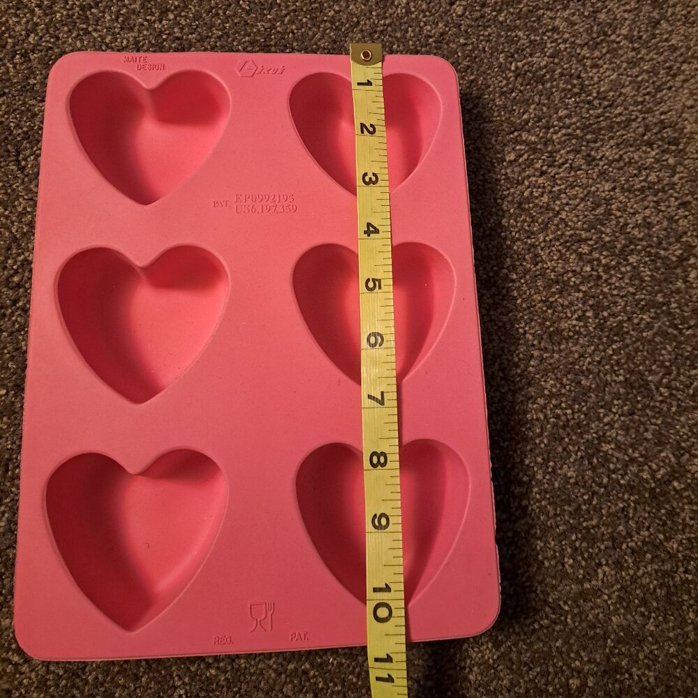Lékué Pink Heart Shaped Silicone heart baking mold. - Picture 7 of 9